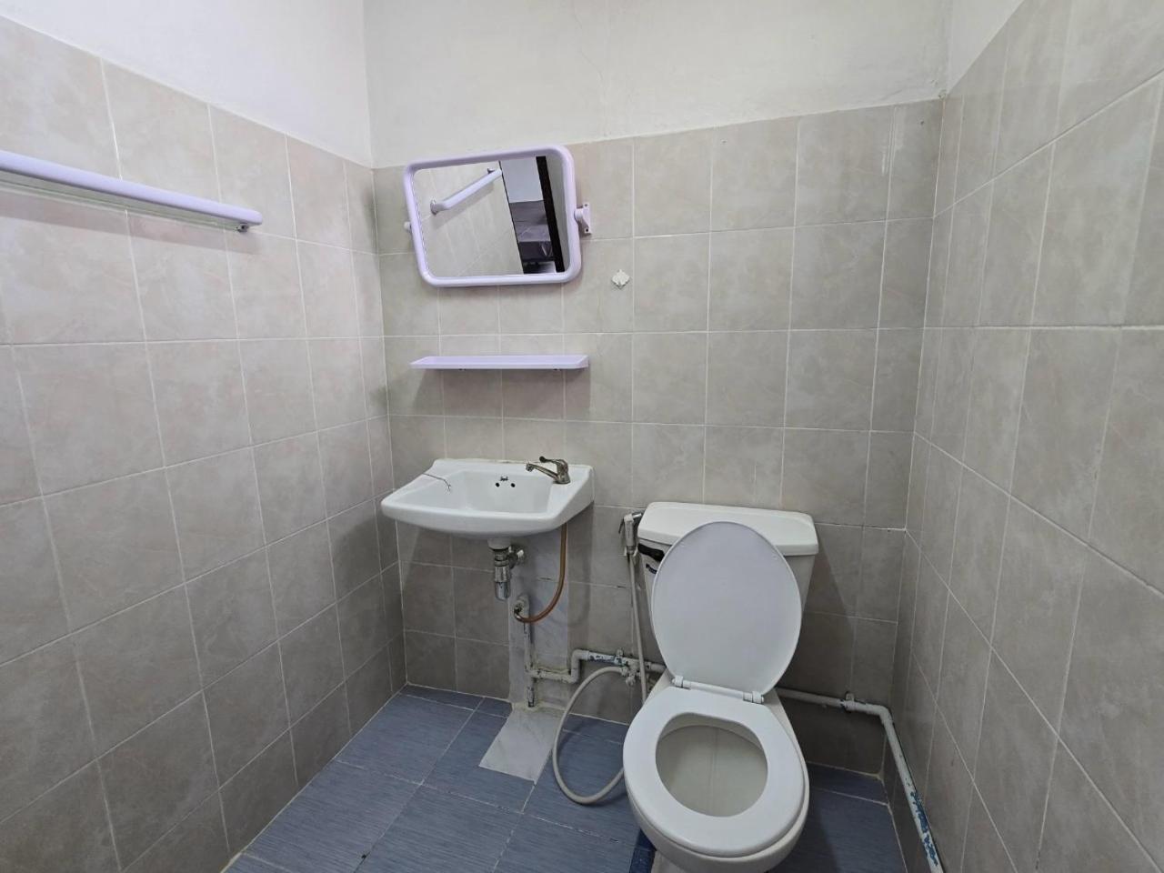 Srinn House, 3*