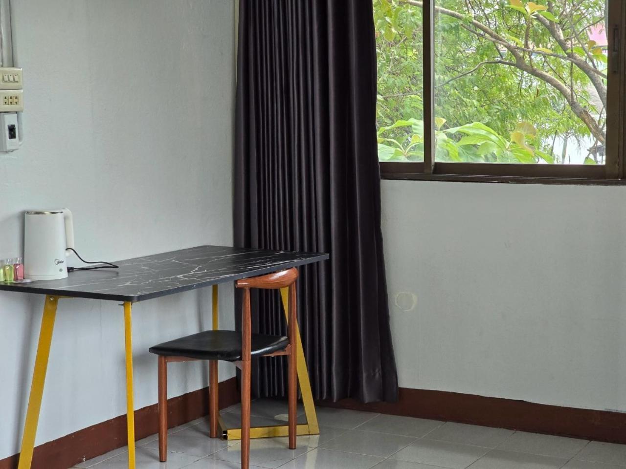 Srinn House, 3*